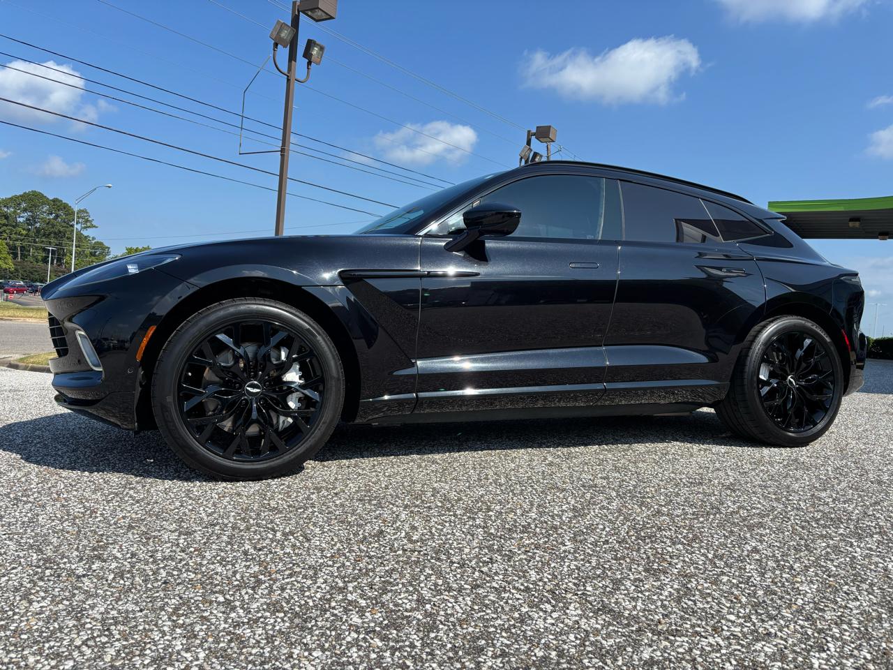 aston martin dbx 2021 SCFVUJAW4MTV02339 image aston martin dbx 2021 SCFVUJAW4MTV02339 image